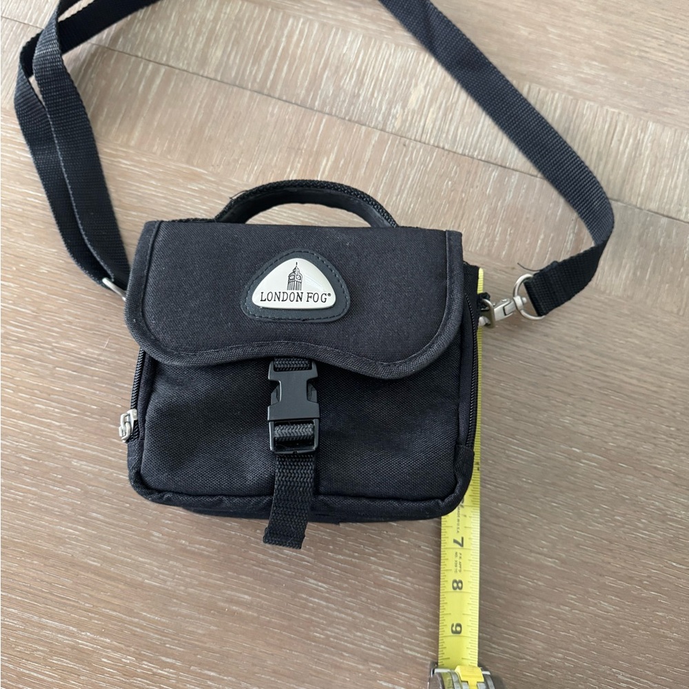 London Fog Black Camera Bag Sleek - Picture 8 of 8